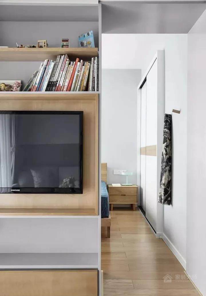 现代混搭风，电视墙旁2扇隐形门，对称处理好漂亮！